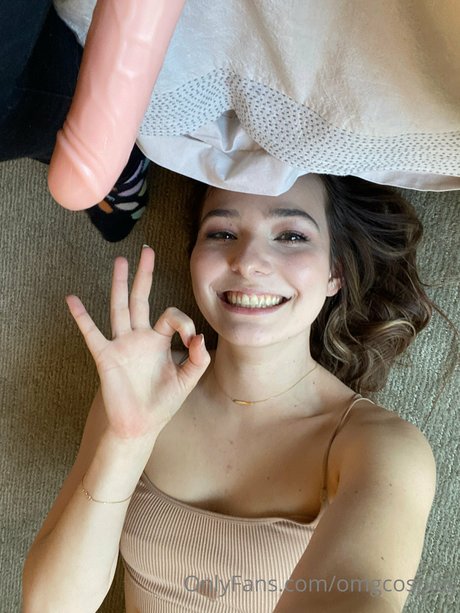 OMGCosplay star pretty photo