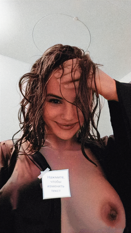 Maryana Ro nice model photo