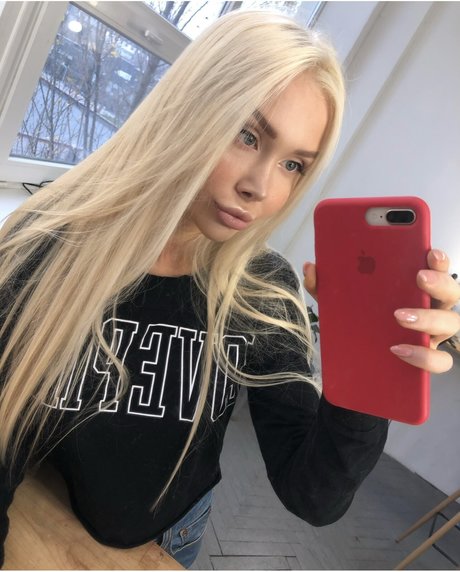 Jull Dolly adult star image