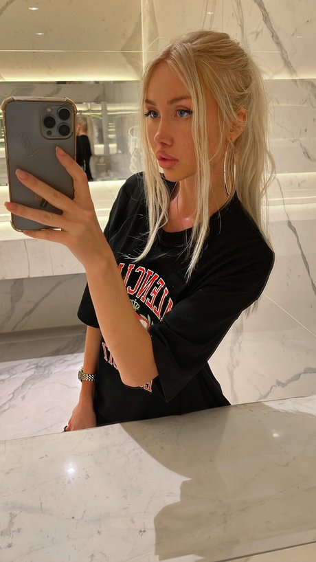 Jull Dolly sexy star image