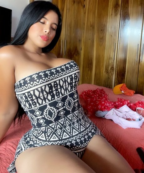 Alejandra Quiroz model art galleries