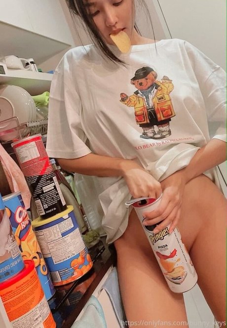 Bunny Keys model erotic pic