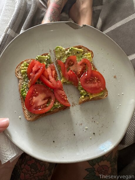 Thesexyvegan naked model images