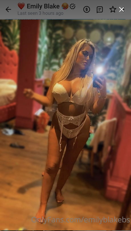 Emily Blake sexy actress image