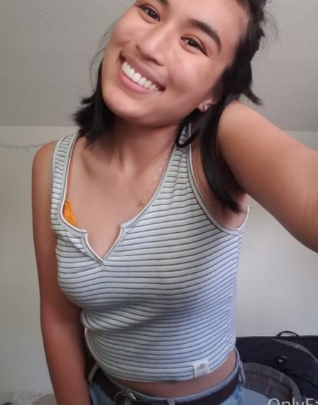 Ava Tran top model photo