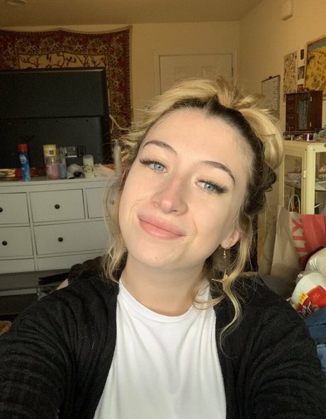 Pr33tyhoney porn model pics