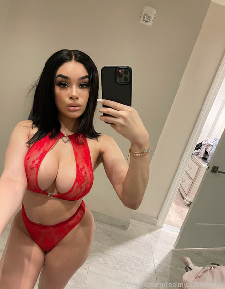 Mya Lashaun_ nude model img