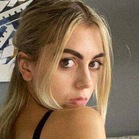 AdeleBaby nude actress galleries