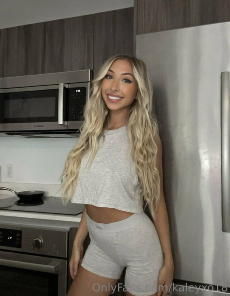 Kaleyxo18 pornstar high quality images