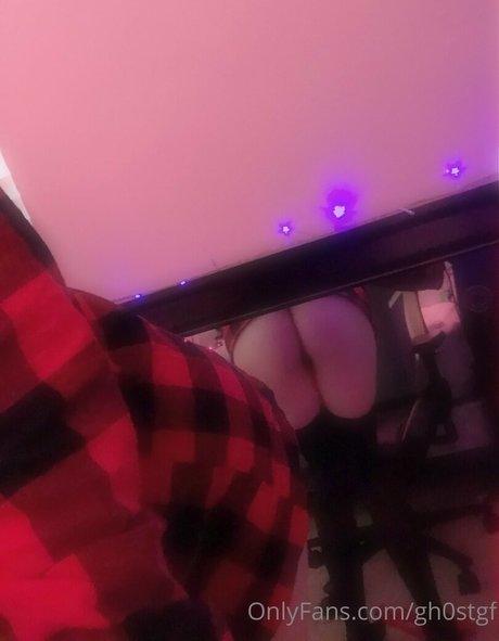 ghostgrlfrnd naked model image