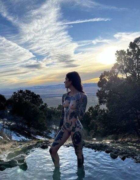 Peechfuzzz pretty model pic