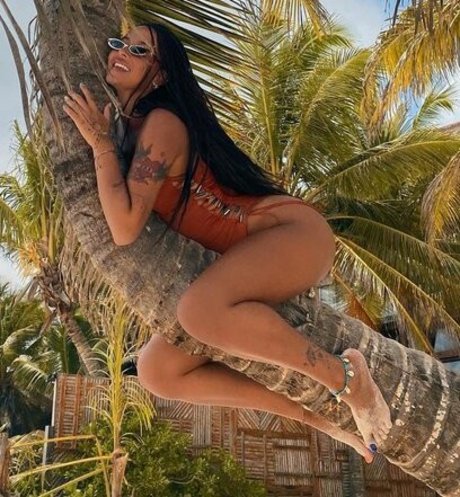 Karolina Meschino erotic actress img