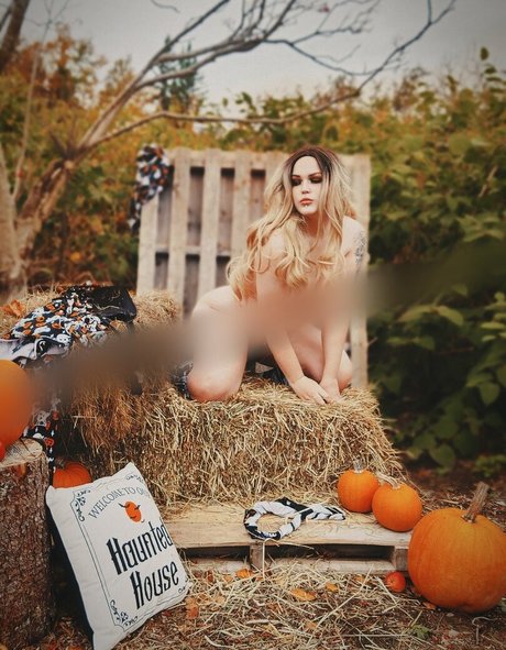 Michelle Nicoletiley beautiful actress photo