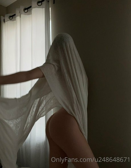 Nerushimav model adult picture