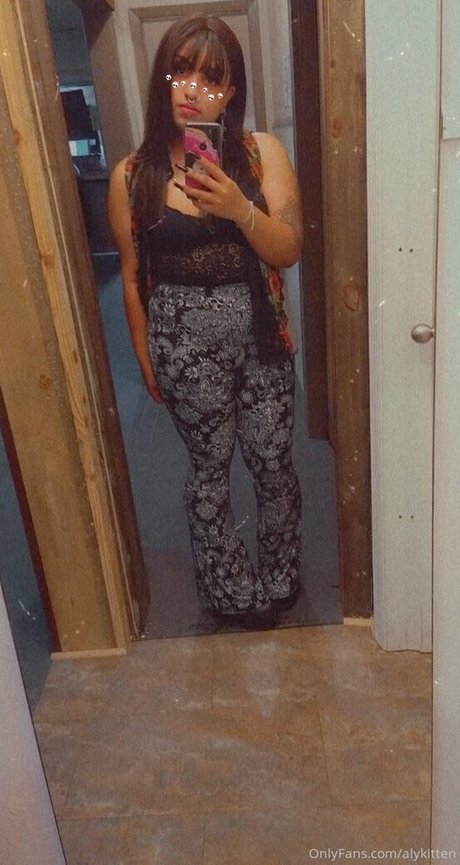 raeraejiggles pornstar top photos