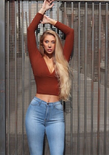 Elle Van Schaik star art galleries