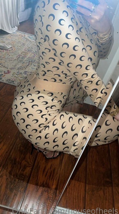 jo ashh model naked image