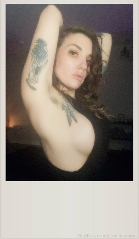 thesmuttymystic perfect model picture