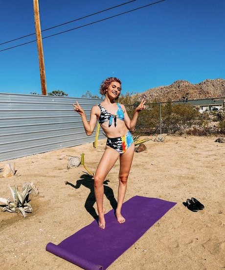 Alyson Stoner hot actress pictures