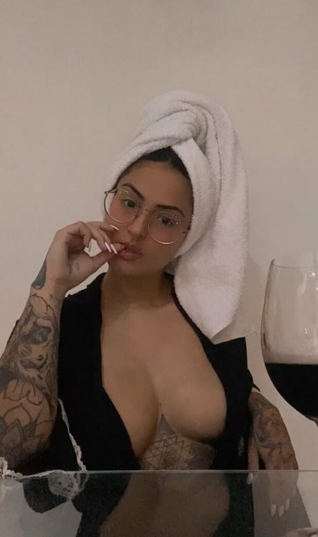 Cauuution porn model img