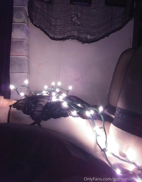 gothicmomma nude star image