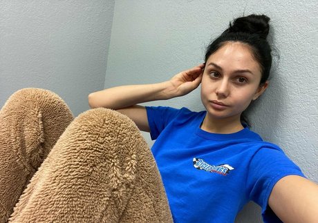 arianamarie erotic model archive