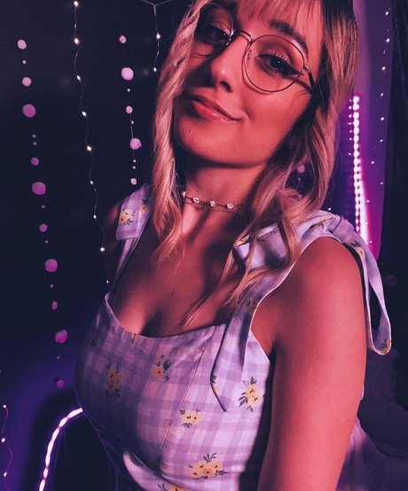 Maya ASMR model nice photo