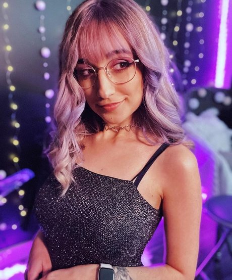 Maya ASMR model hot picture