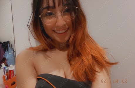 Maya ASMR pornstar naked picture