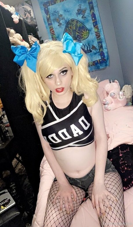 alienonearth pretty model image