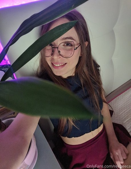 Reebeeca beautiful model pic