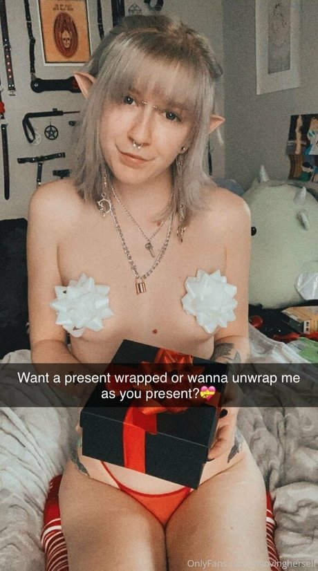 elflovingherself nude model image