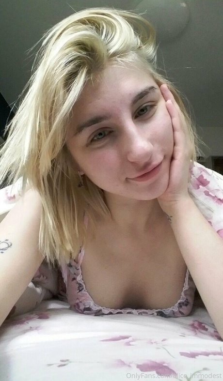 alice immodest xxx model image