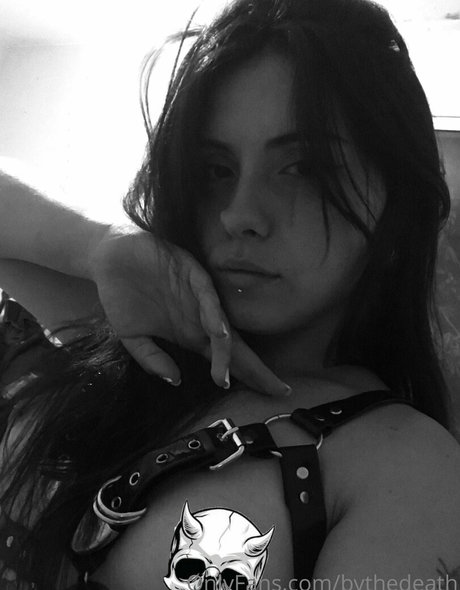 kikithedeath naked star pic