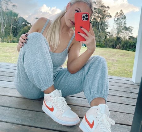 ellaredmond model sexy photo