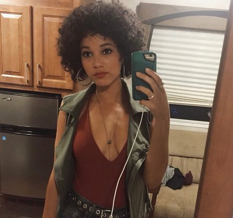 Alisha Wainwright model beautiful picture