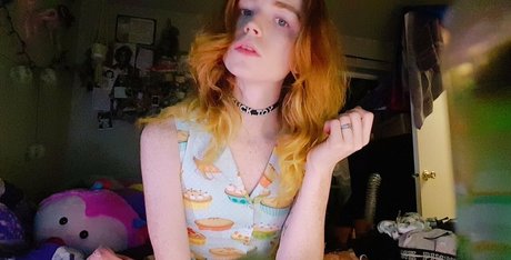 Cyanide River naked star img