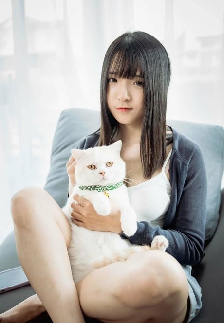 pikiichu model perfect photo