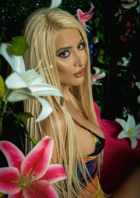 Blanche Summer pornstar hot image