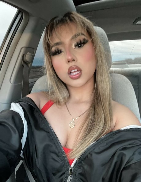 Gisselle Next Door naked actress image