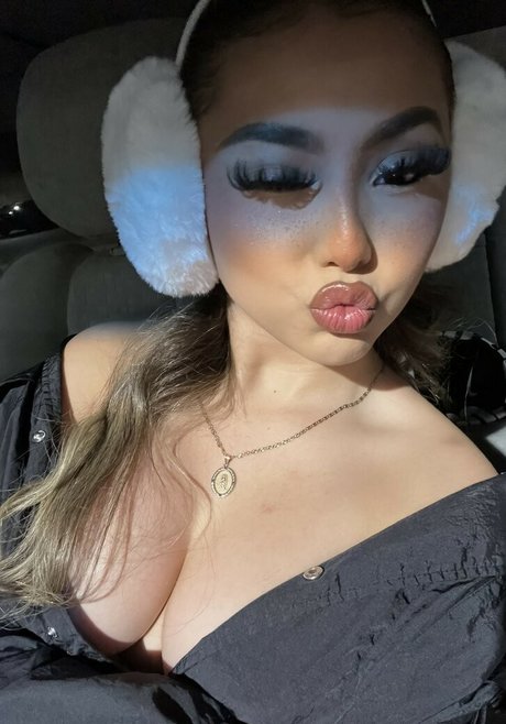 Gisselle Next Door star nude images