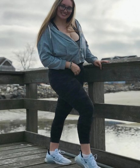 Angelina C model hot pic