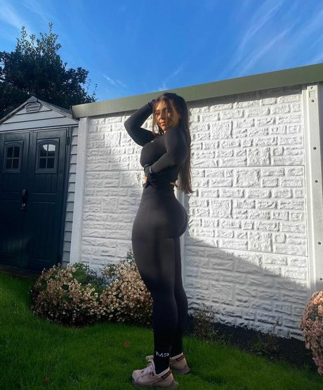 carolinehobday star nude image