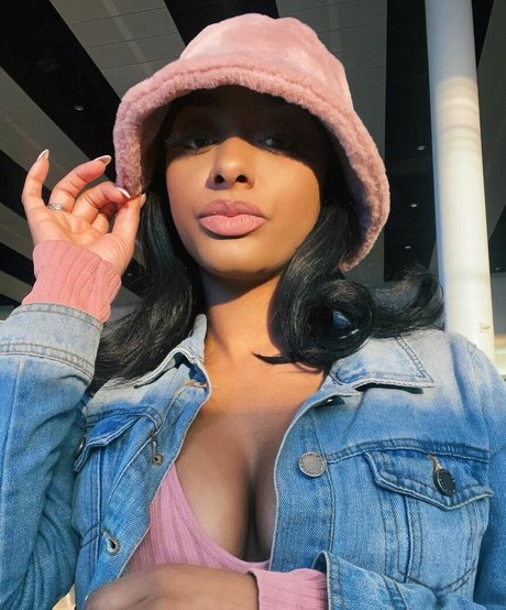 ashaughnfitness free star pic