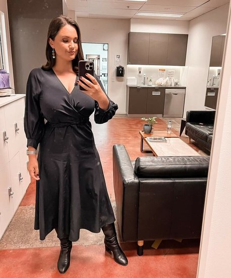 Rae Johnston perfect model pic