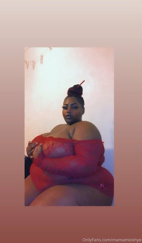 mamamioshye pornographic model photo