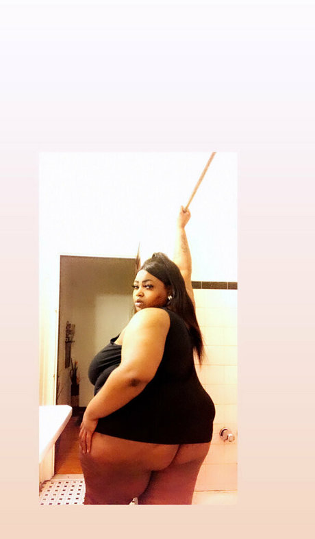 mamamioshye model images