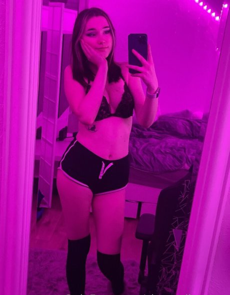 SleepyDinosaur nudes actress pic