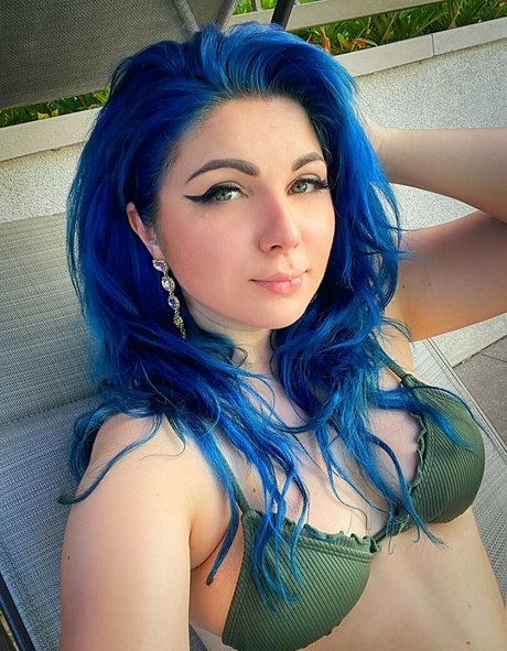 Sarah Fong model pretty picture