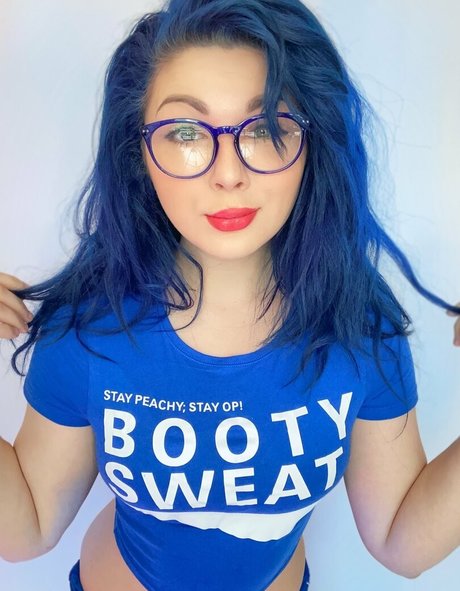 Sarah Fong nude star gallery